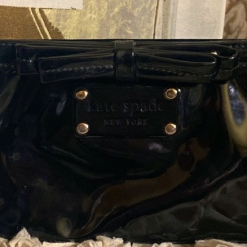 EUC Kate Spade Black Patent Leather Wristlet with Bow Detail & Polka Dot Lining - Picture 2 of 11